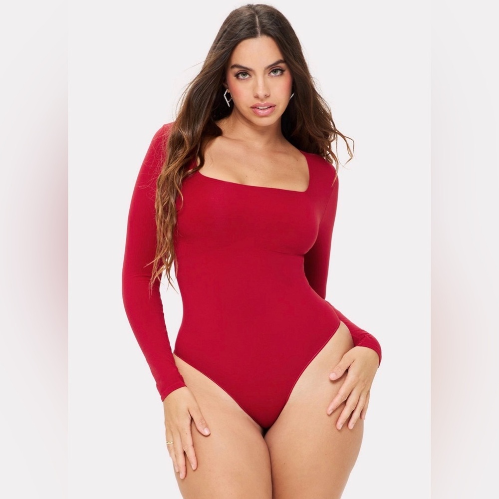 Nearly Naked Shapewear Square Neck
Long Sleeve Bodysuit XS/S